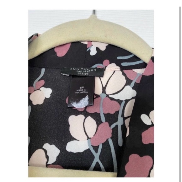 ANN TAYLOR Floral Blouse - Picture 3 of 5